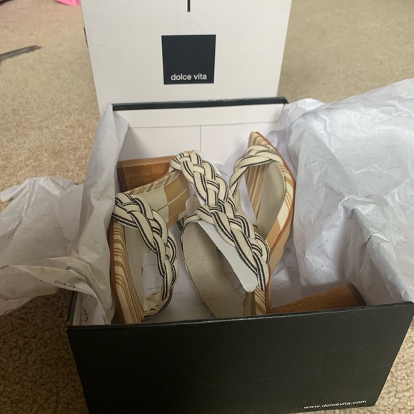 NIB Dolce Vita Paily Braided Black and White Sandal NEW IN BOX Size 6 - Picture 9 of 10